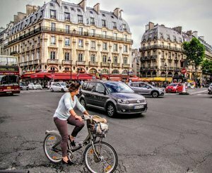 A Paris, une piste cyclable en hommage au cycliste tué par un SUV